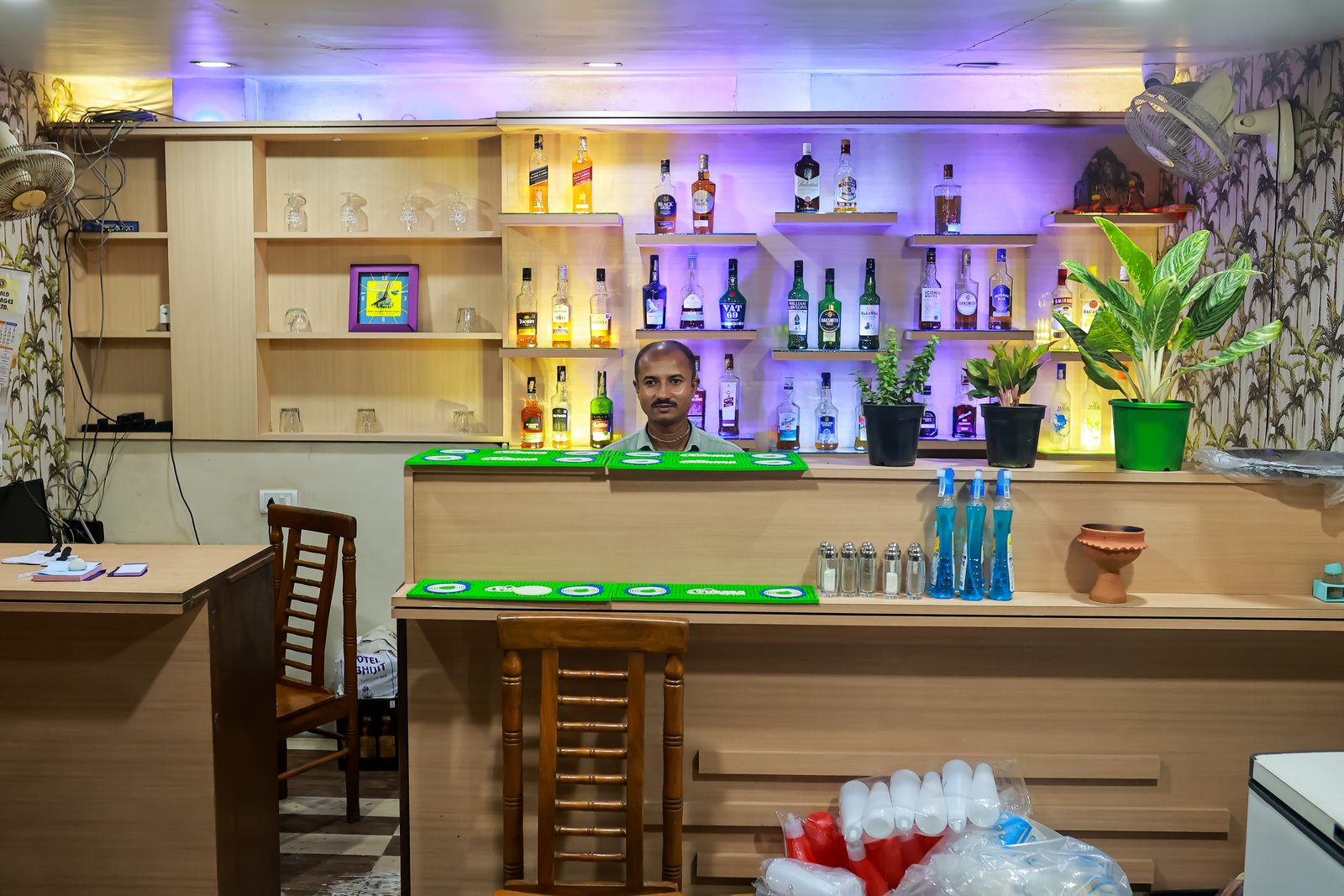 GARDEN BAR COUNTER
